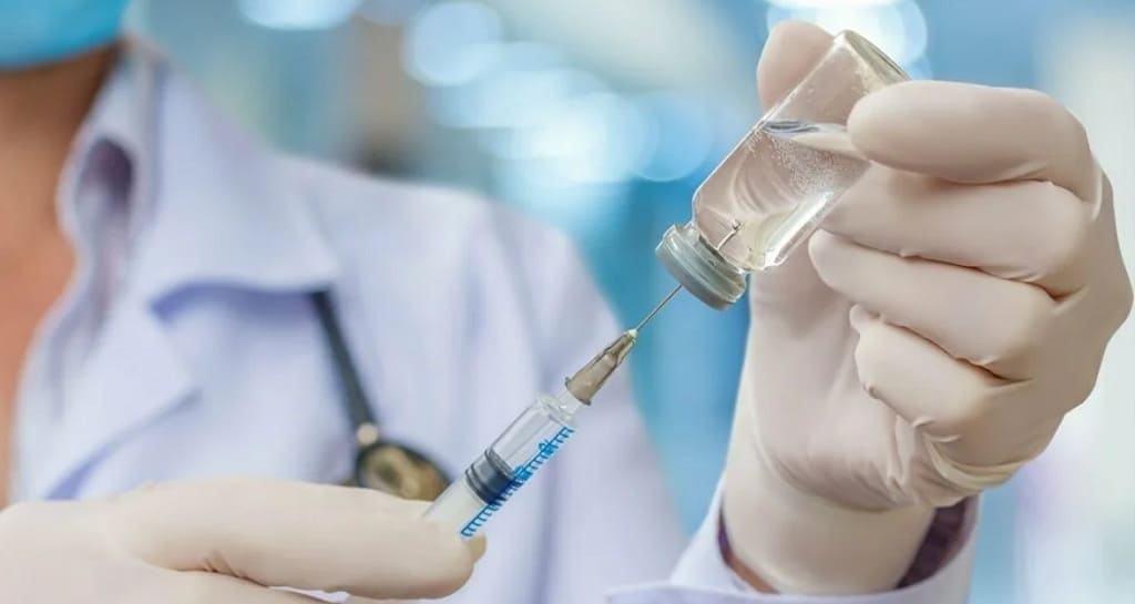 В Гуково провакцинировали от гриппа лишь 48,2% населения