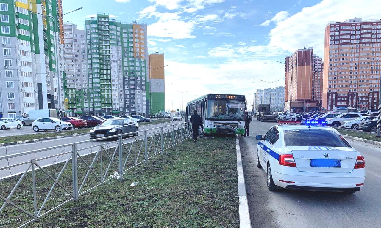В Ростове-на-Дону за сутки в ДТП попали два автобуса с пассажирами