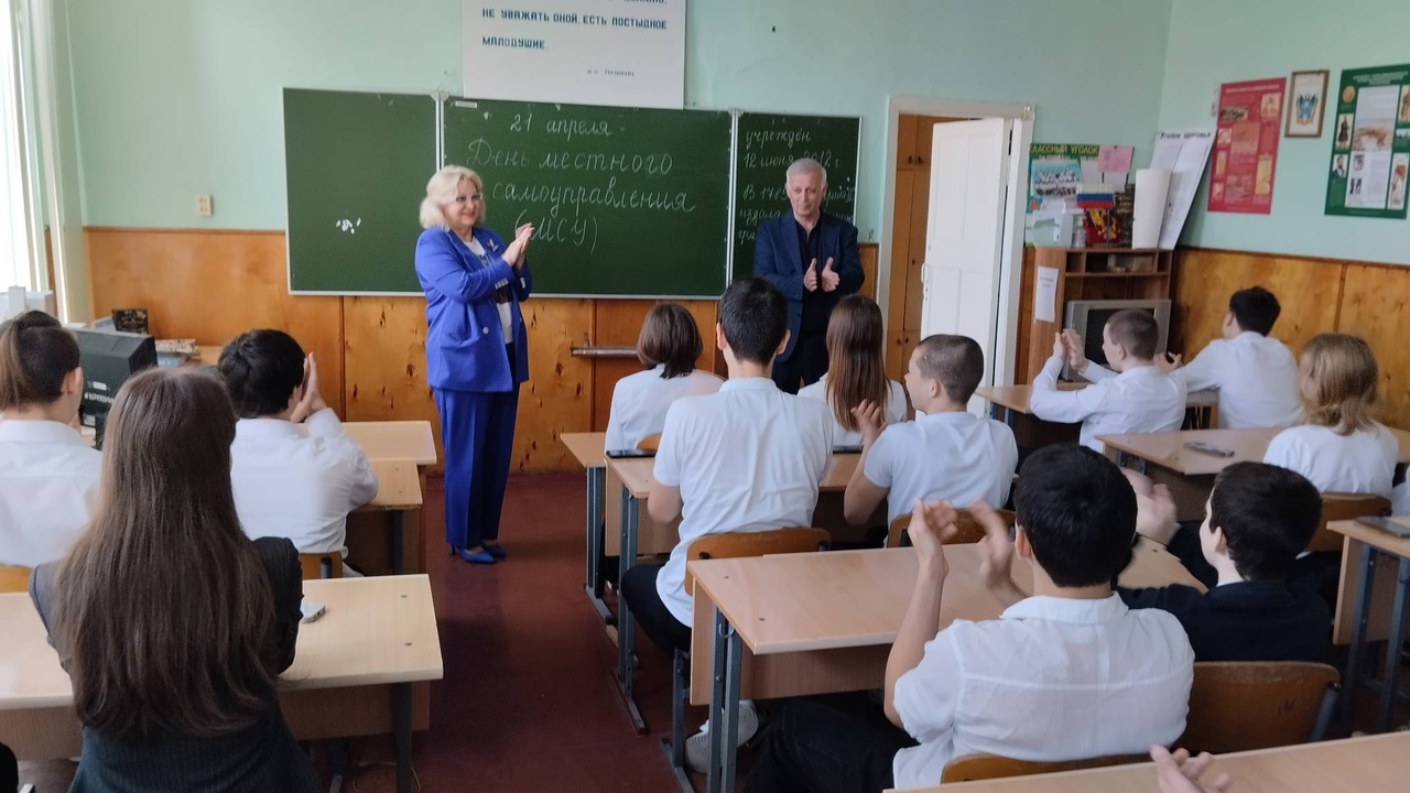 Для выпускников ростовской школы провели открытый урок, посвященный органам местного самоуправления