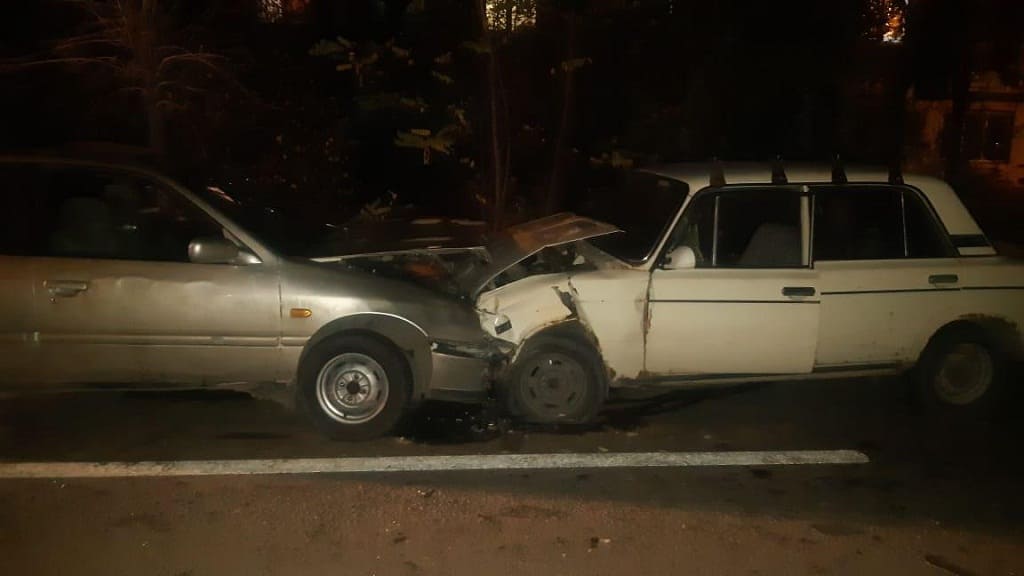 В Ростове пьяный водитель врезался во встречную машину