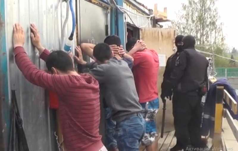 На аксайском складе выявлены незаконные мигранты