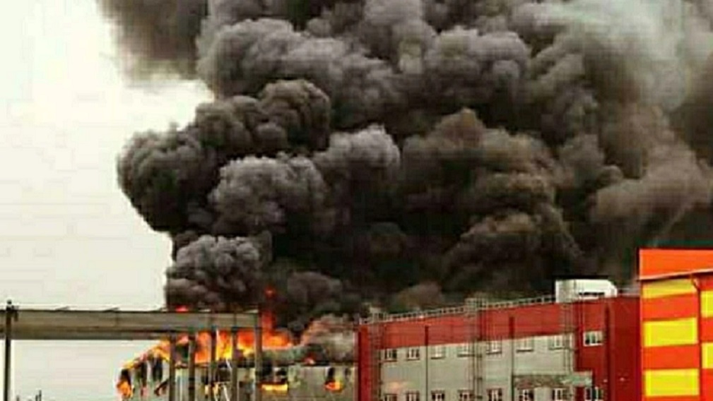 Вспыхнувший вчера в Ростове крупный пожар на складе в промзоне потушен - Новости, 09.07.2025