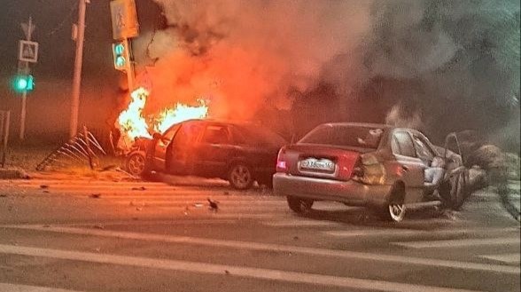 Появились подробности об аварии в Таганроге со сгоревшей за считанные минуты машиной