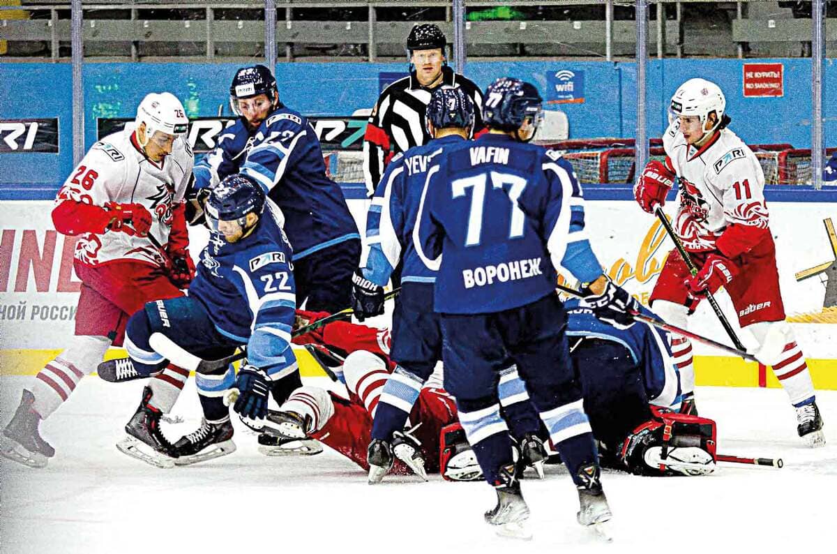 В очередном выездном матче хоккеисты «Ростова» сыграли в Воронеже против местного «Бурана»