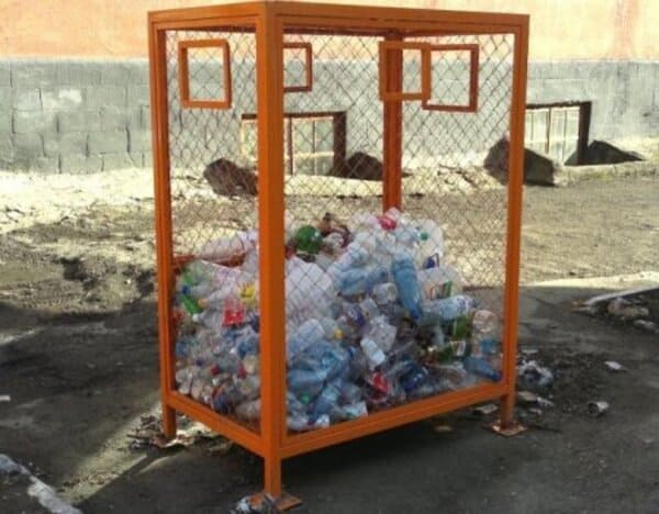 В Батайске массово исчезают мусорные контейнеры