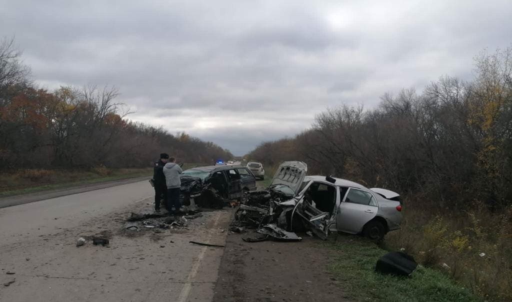 В ДТП в Ростовской области погибли 2 человека, четверо пострадали