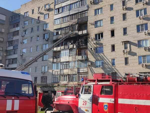 Что случилось с новочеркасском. Пожар в Новочеркасске. МЧС девятиэтажка пожар. Пожар на стройке. Горит многоэтажный дом.