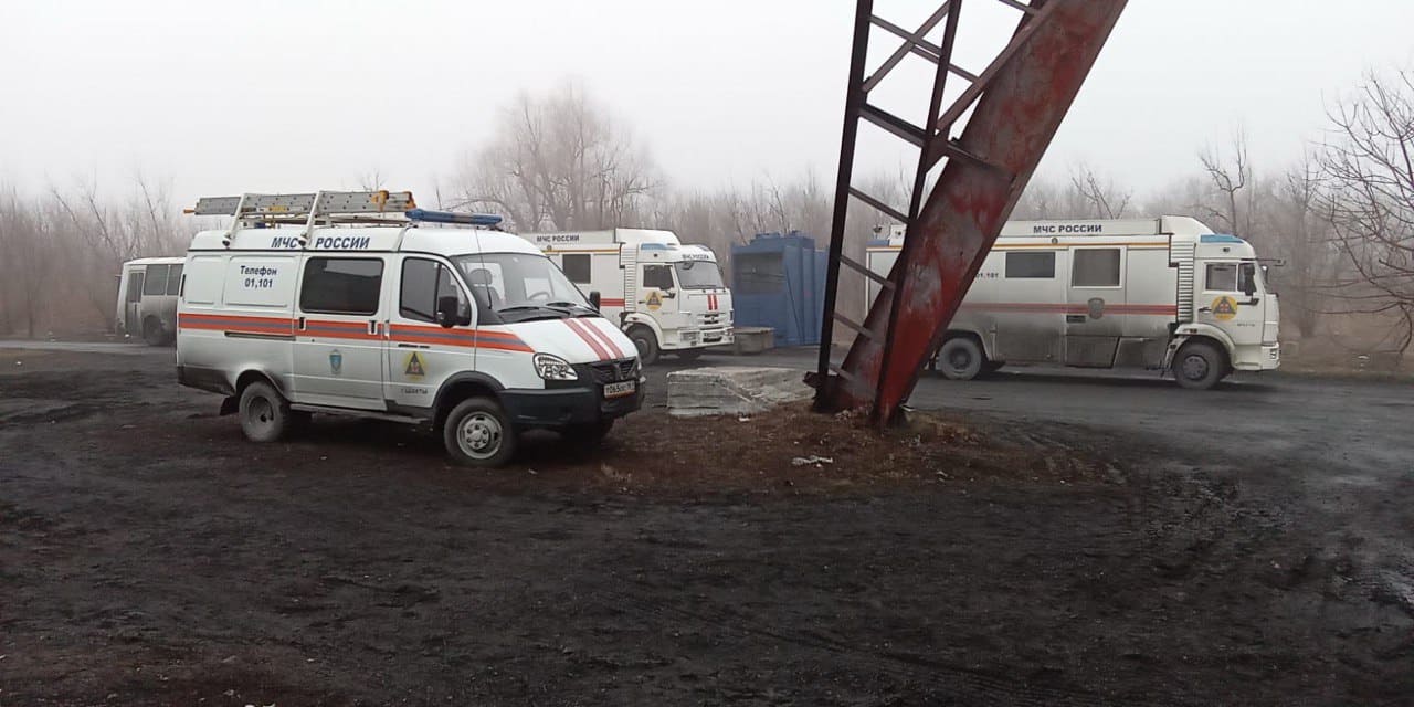 Заблокированным в шахте донским горнякам передают воду и еду