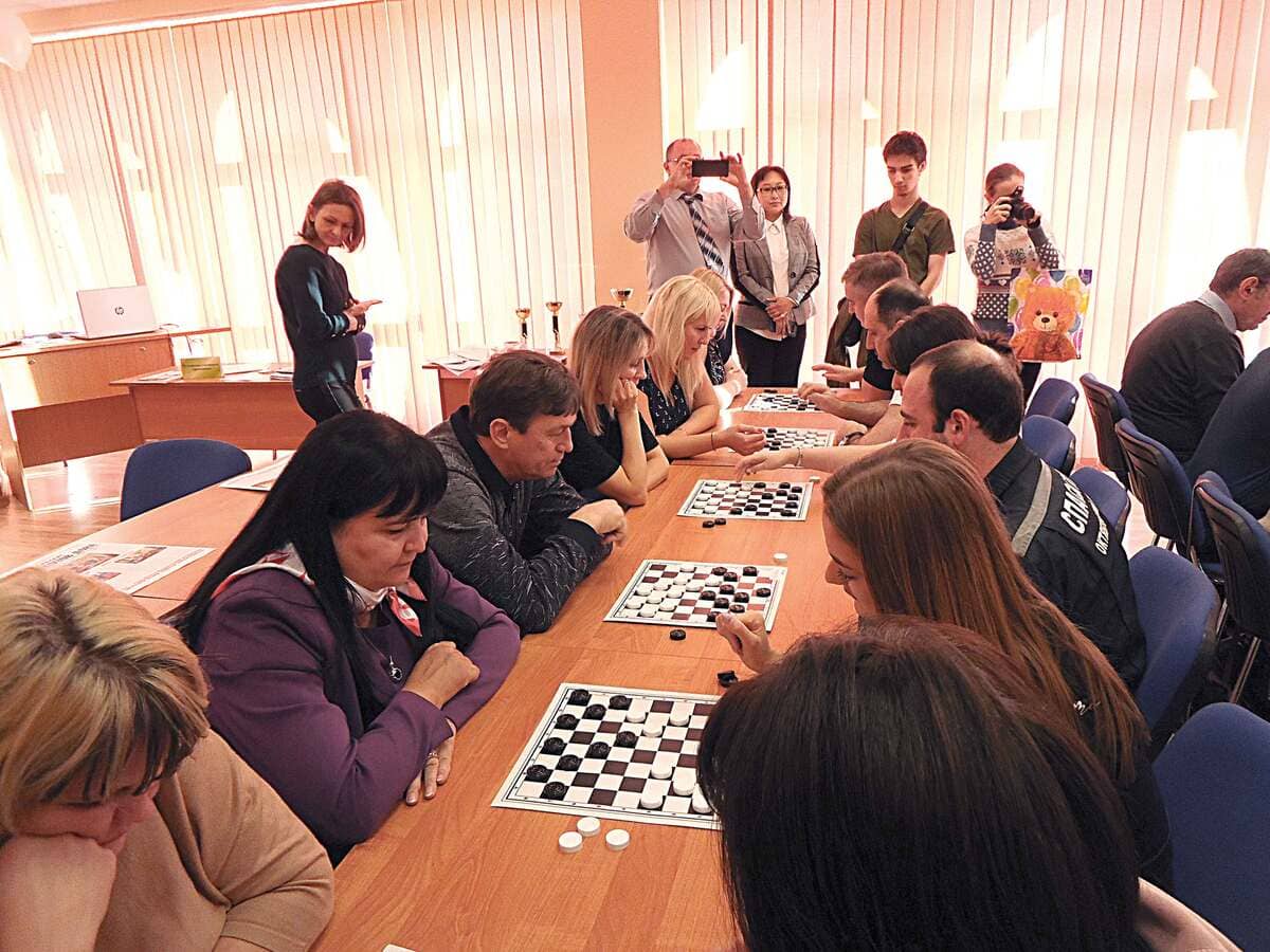 В Ростове среди работников отраслевых профсоюзов Дона прошел спортивный фестиваль «Русские шашки»