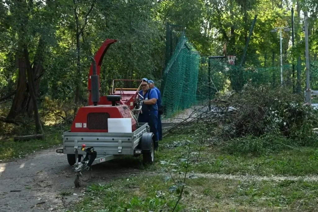 Ростов продолжает ликвидировать последствия урагана Ростов продолжает ликвидировать последствия урагана - Новости, 14.08.2026
