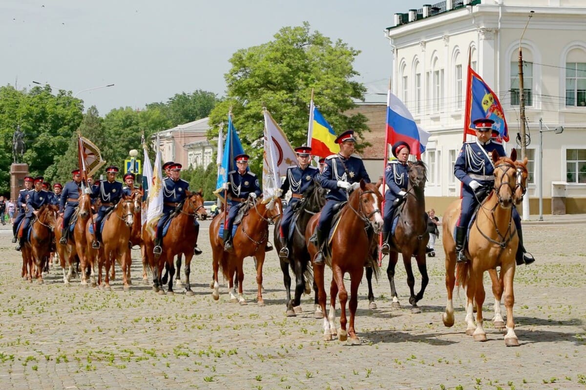 В Новочеркасске завершился 12-тидневный конный переход в честь атамана Платова