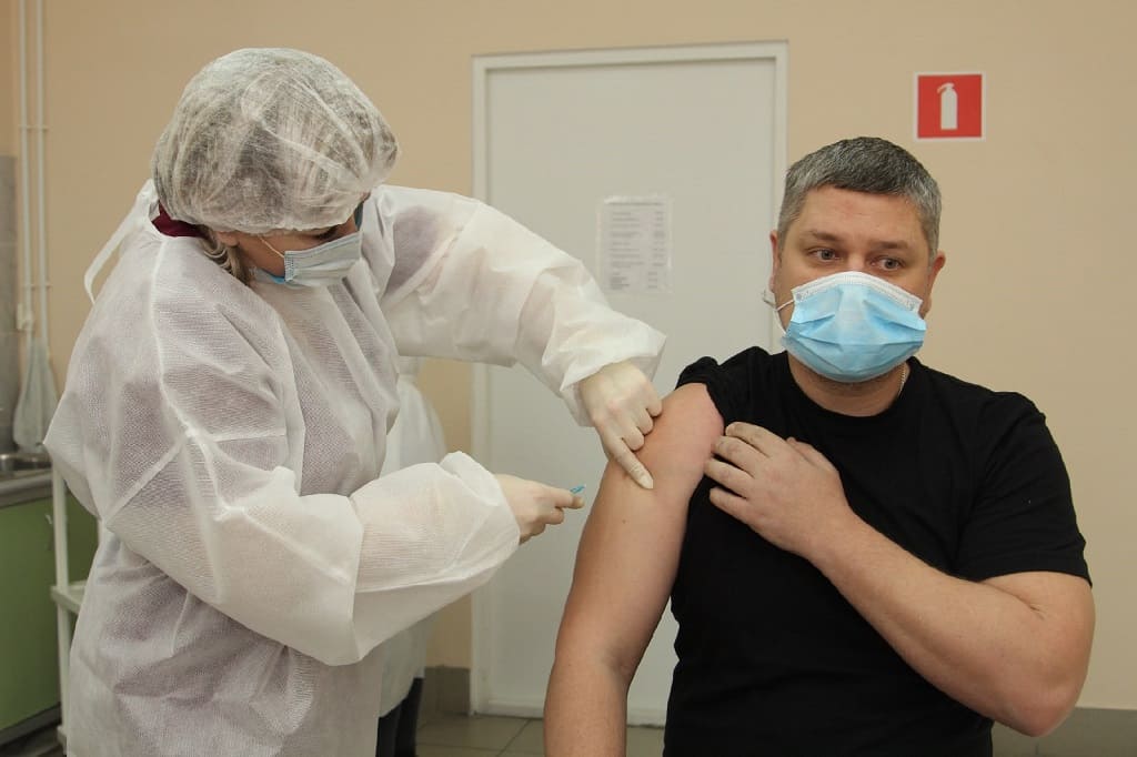 На НЭВЗе стартовала вакцинация от ковида