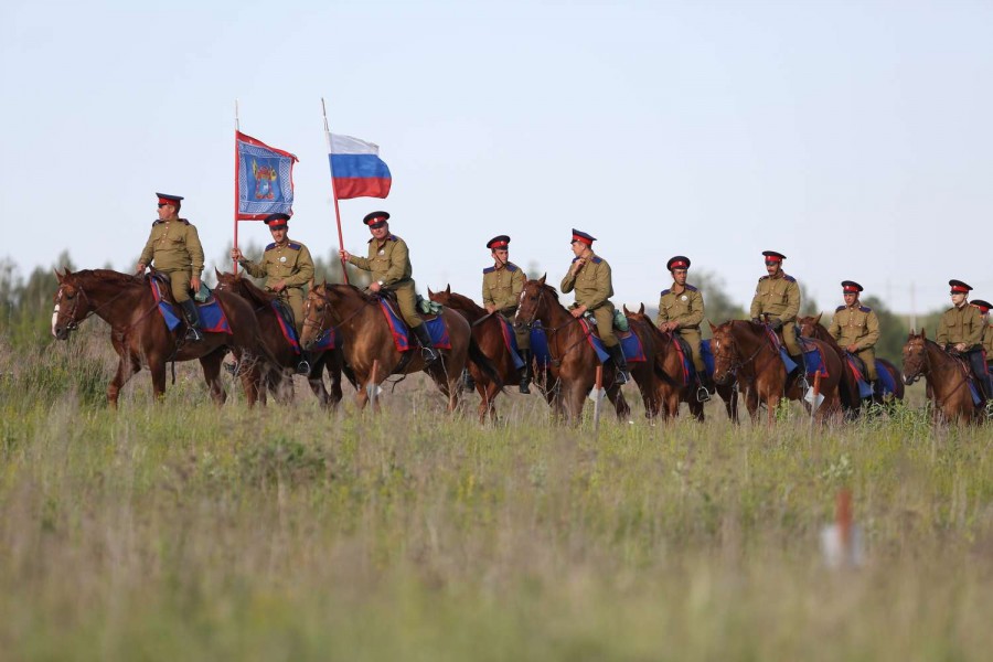 Казаки идут. Походы донских Казаков. Донской казак в походе. Казаки в походе. Донские казаки поход.