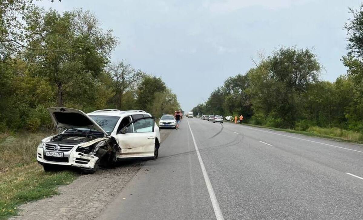 В Кагальницком районе оторвавшееся колесо внедорожника протаранило две машины