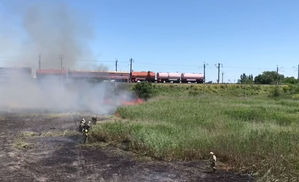 На Левом берегу Дона горит 800 кв. метров камыша