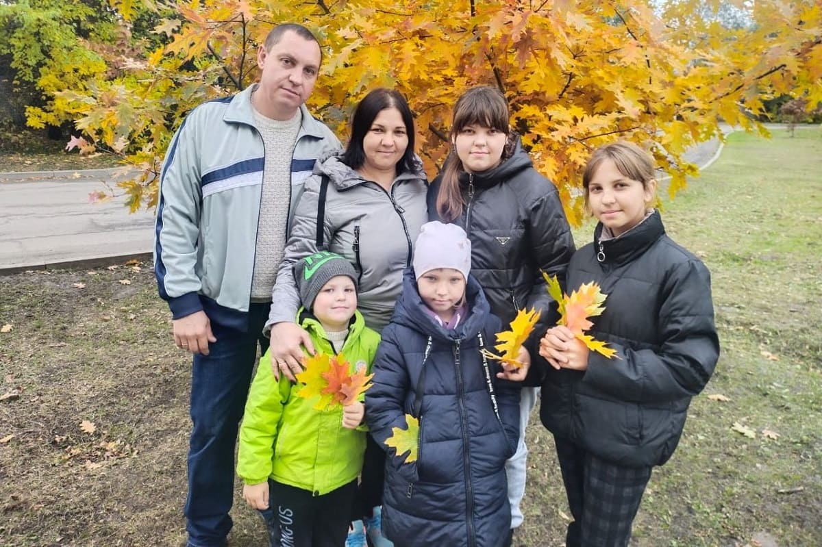 Семья дона. Многодетные. Самая многодетная семья. Многодетная семья в 2022 году. Поддержка многодетных семей.