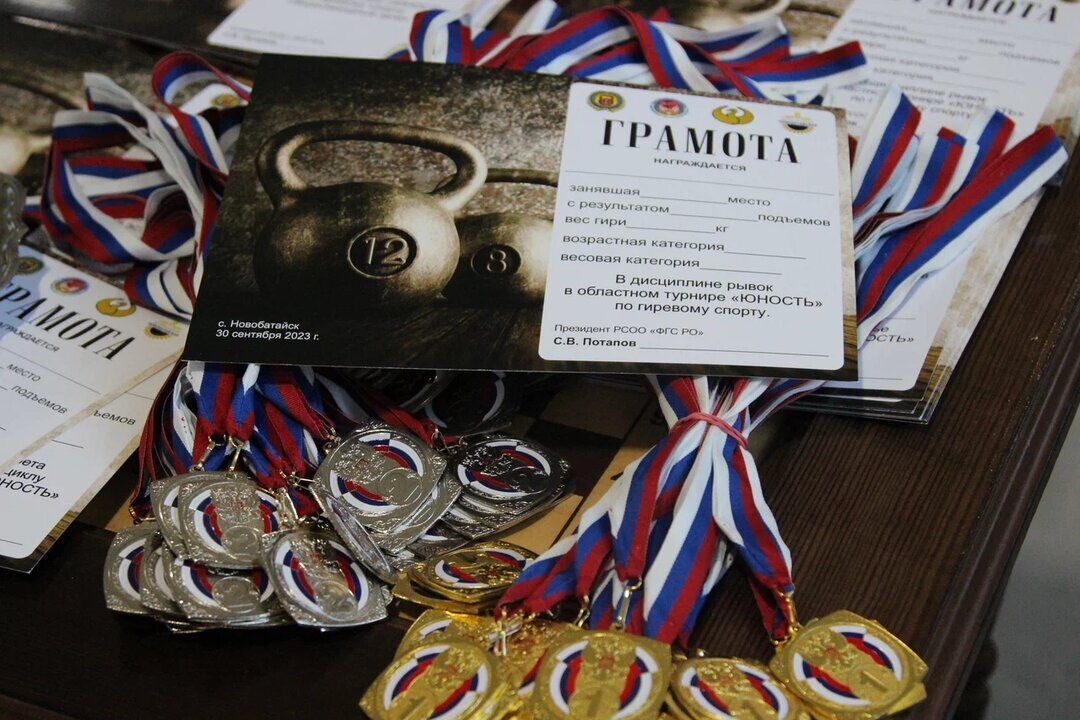 Юниорская сборная Песчанокопского района по гиревому спорту выиграла турнир «Юность»