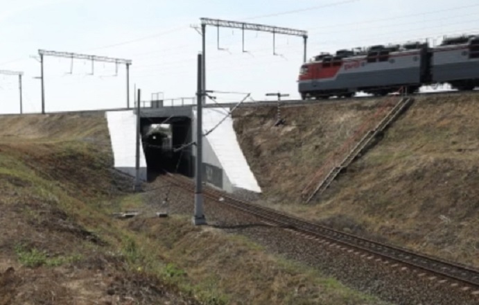 На Северо-Кавказской магистрали восстановлено движение поездов по участку Морозовская-Куберле