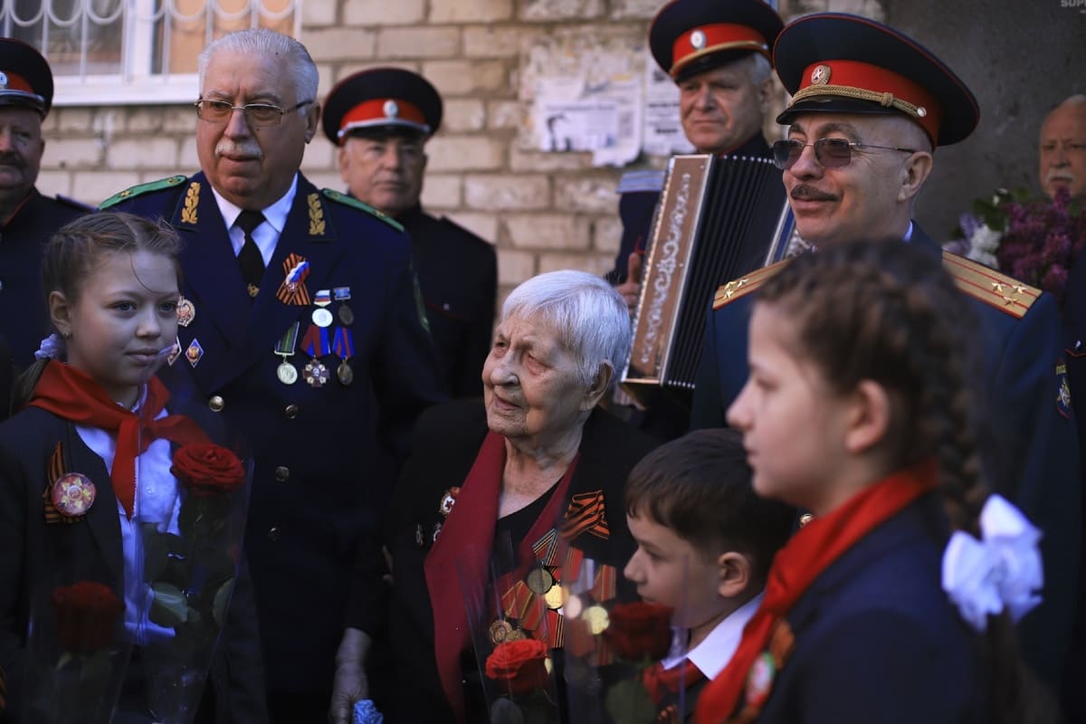 «А мы с тобой брат из пехоты…»: в Азове поздравили ветеранов Великой Отечественной войны