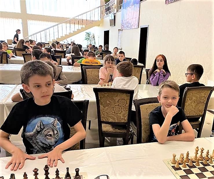 Юниорские команды «Наставник»-«Наше время» отличились на шахматном рапиде в Крымске