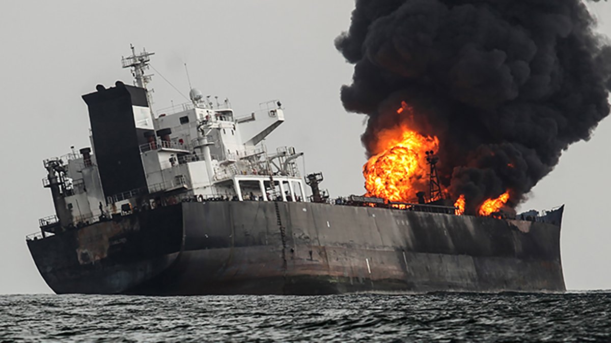 На шедшем в Ростов танкере возникла аварийная ситуация