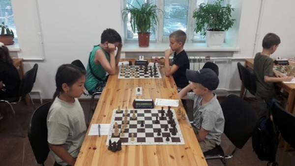 В Ростове начались шахматные «Летние каникулы»
