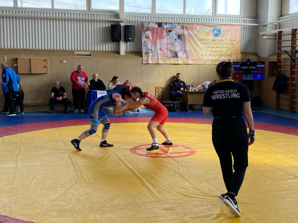 В Краснодарском крае, в городке Гулькевичи, завершились схватки чемпионата ЮФО по вольной борьбе среди женщин