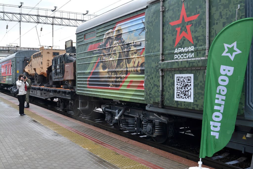 ﻿﻿В Ростове встретили агитпоезд «Мы — армия страны! Мы — армия народа!»