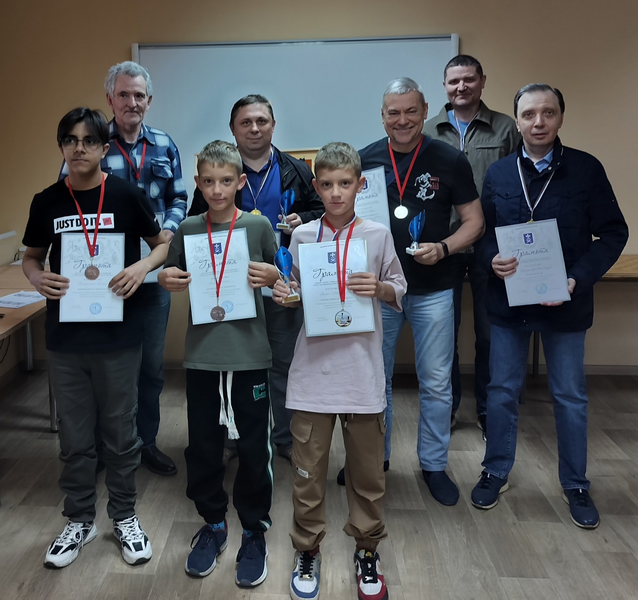 На базе отделения шахмат СШ №3 города Азова состоялся командный «Турнир поколений»
