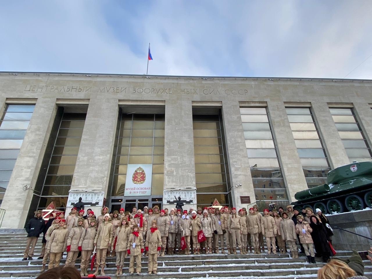 Новошахтинские юнармейцы встретили День героев Отечества в Москве