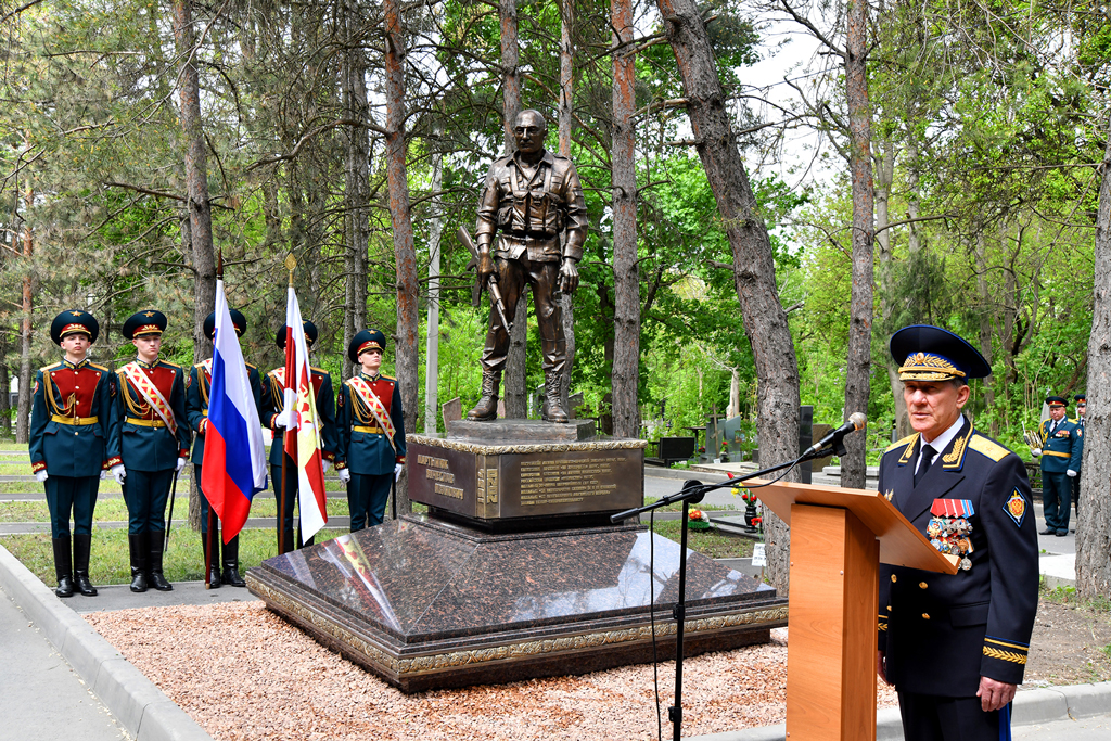 Сегодня в Ростове увековечили память первого командира ростовского СОБР