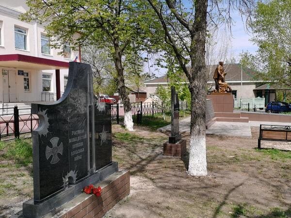Памятник чернобыльцам из Вешенской установили на новом месте