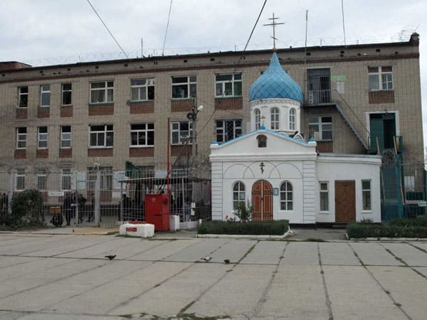 В Ростове сотрудника СИЗО №5 задержали в получении взятки от осужденного