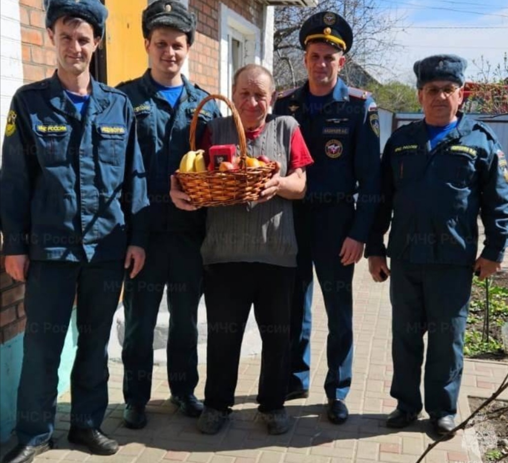 В Семикаракорске поздравили ветерана спорта и пожарной охраны Михаила Ерофеева