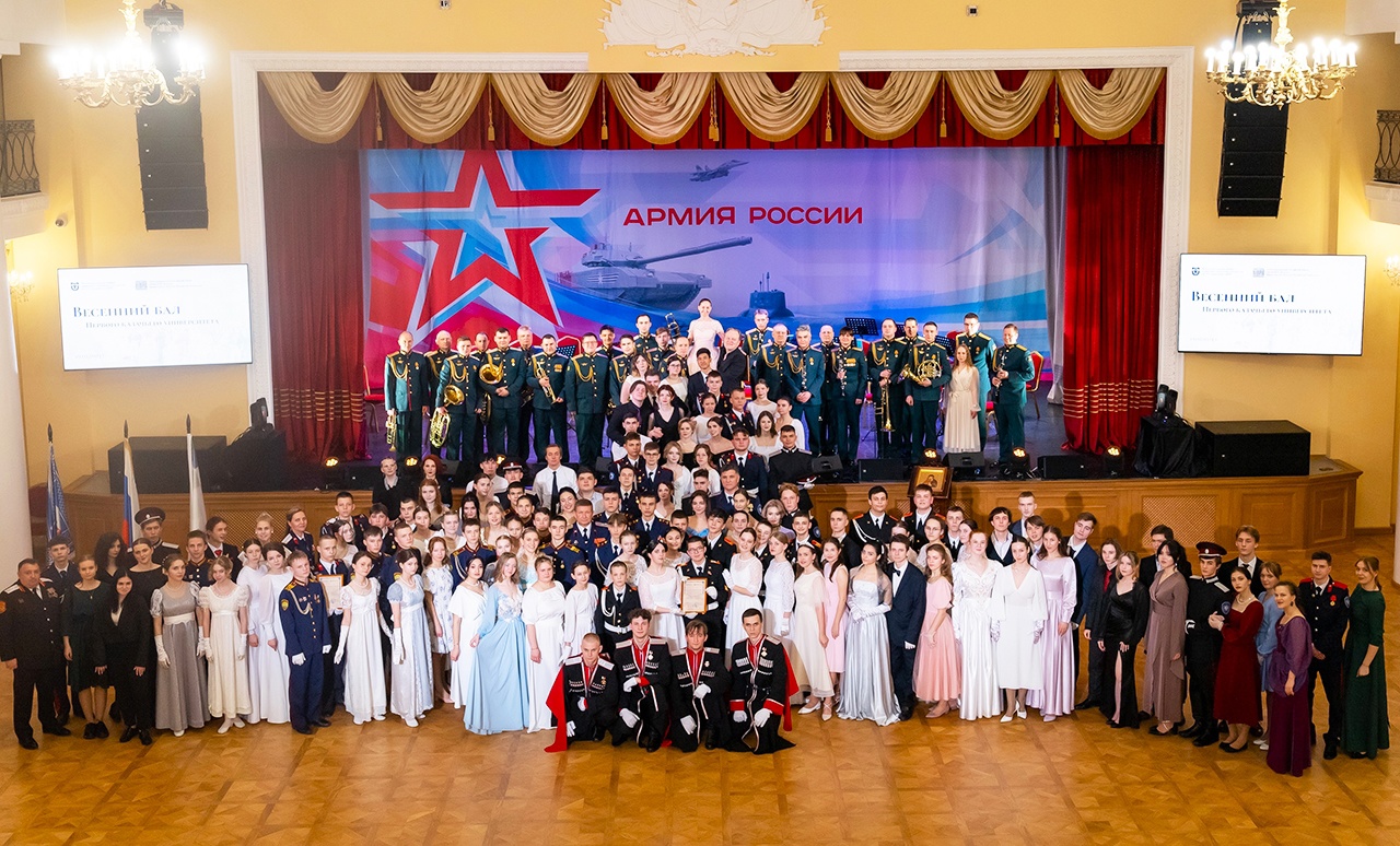 Донские казачата приняли участие в казачьем бале в Москве