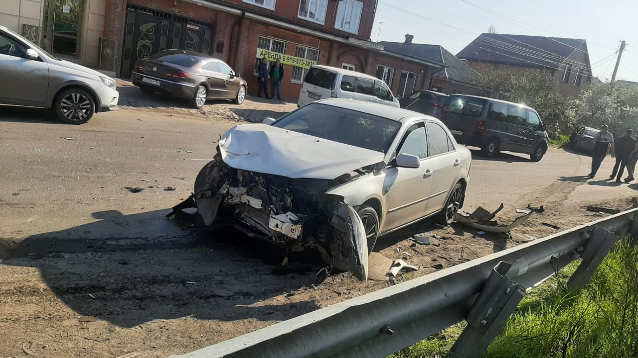 В Ростовской области 16-летний водитель без прав стал виновником крупной аварии 