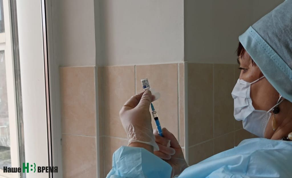 В Ростове в день на вакцинацию от ковида записываются по 200-250 человек