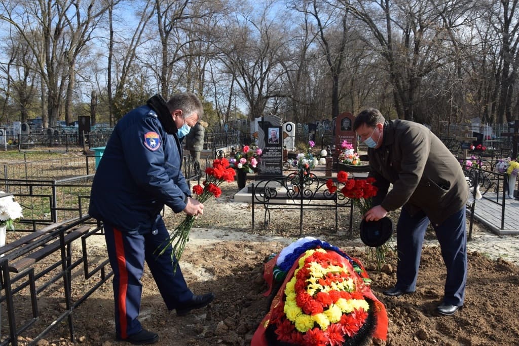 В слободе Большая Мартыновка перезахоронили останки двух неизвестных солдат