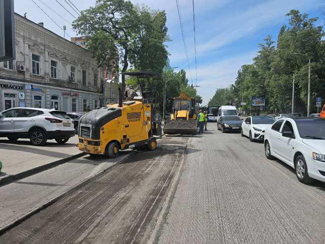 В Ростове начали ремонтировать улицу Красноармейскую