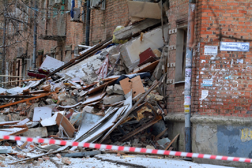 Не дождавшись разрешения, ростовчане – жильцы обрушившегося дома по улице Нариманова, проникли в свои квартиры