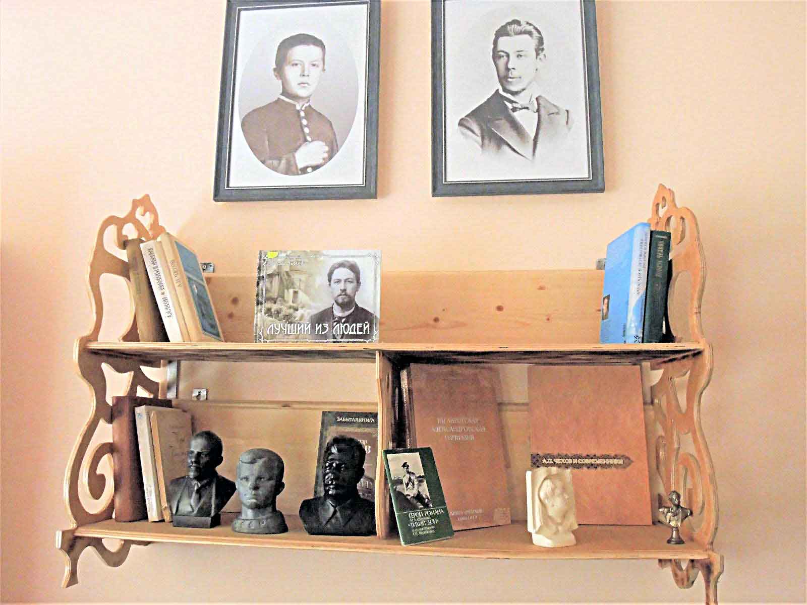 Школьники слободы Большекрепинской побывали в Таганроге у «своего» Чехова