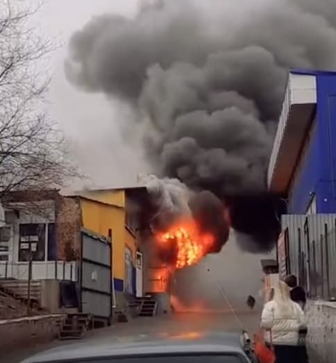 В Ростове потушили возгорание на рынке «Геркулес»