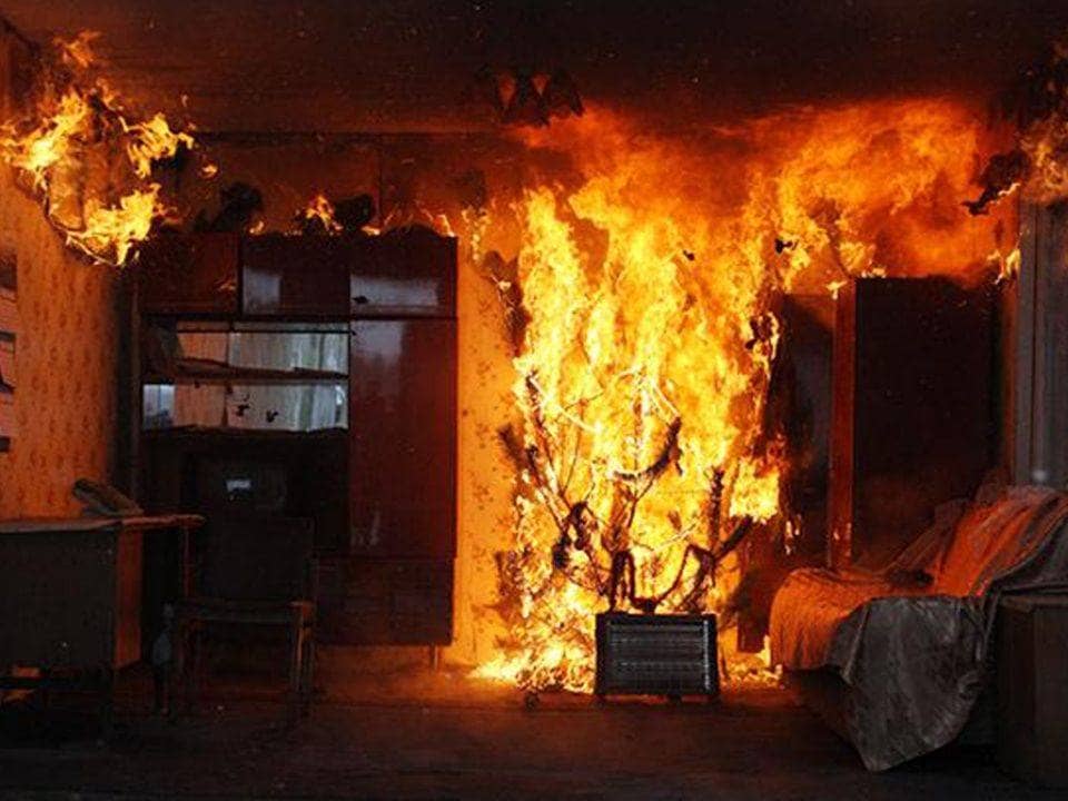 Из пожара в ростовской квартире спасли 6 человек