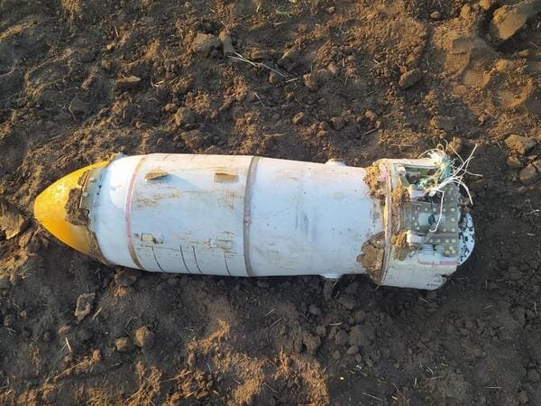 В Белокалитвинском районе на пашне нашли предмет, похожий на головную часть ракеты