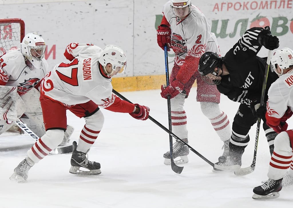 Хоккейный клуб «Ростов» на выезде побеждает «Челмет»