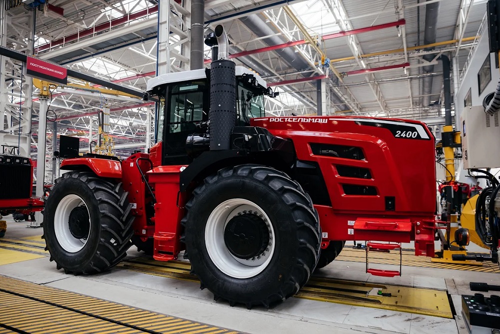 На новом тракторном заводе «Ростсельмаша» приступили к выпуску тракторов в обновленном дизайне