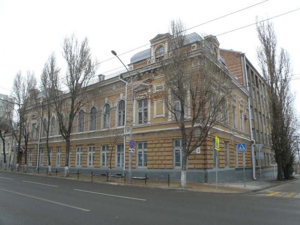 В Ростове готовятся к ремонту школы и объекта культурного наследия