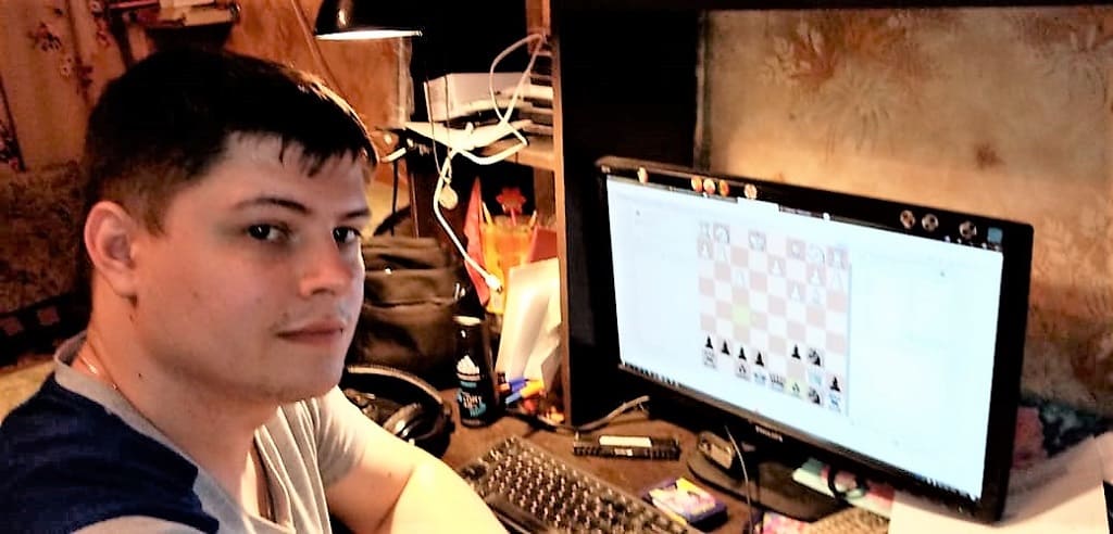 Кандидат в мастера ФИДЕ Дмитрий Ямнов Кандидат в мастера ФИДЕ Дмитрий Ямнов