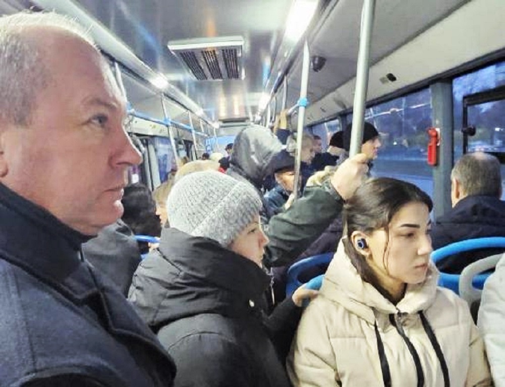 Автобус Кушнарев.jpg Автобус Кушнарев.jpg