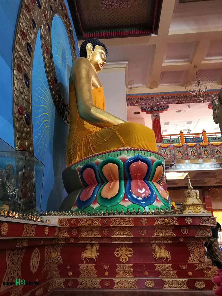 Крупнейшая в Европе 9-метровая статуя Будды. 